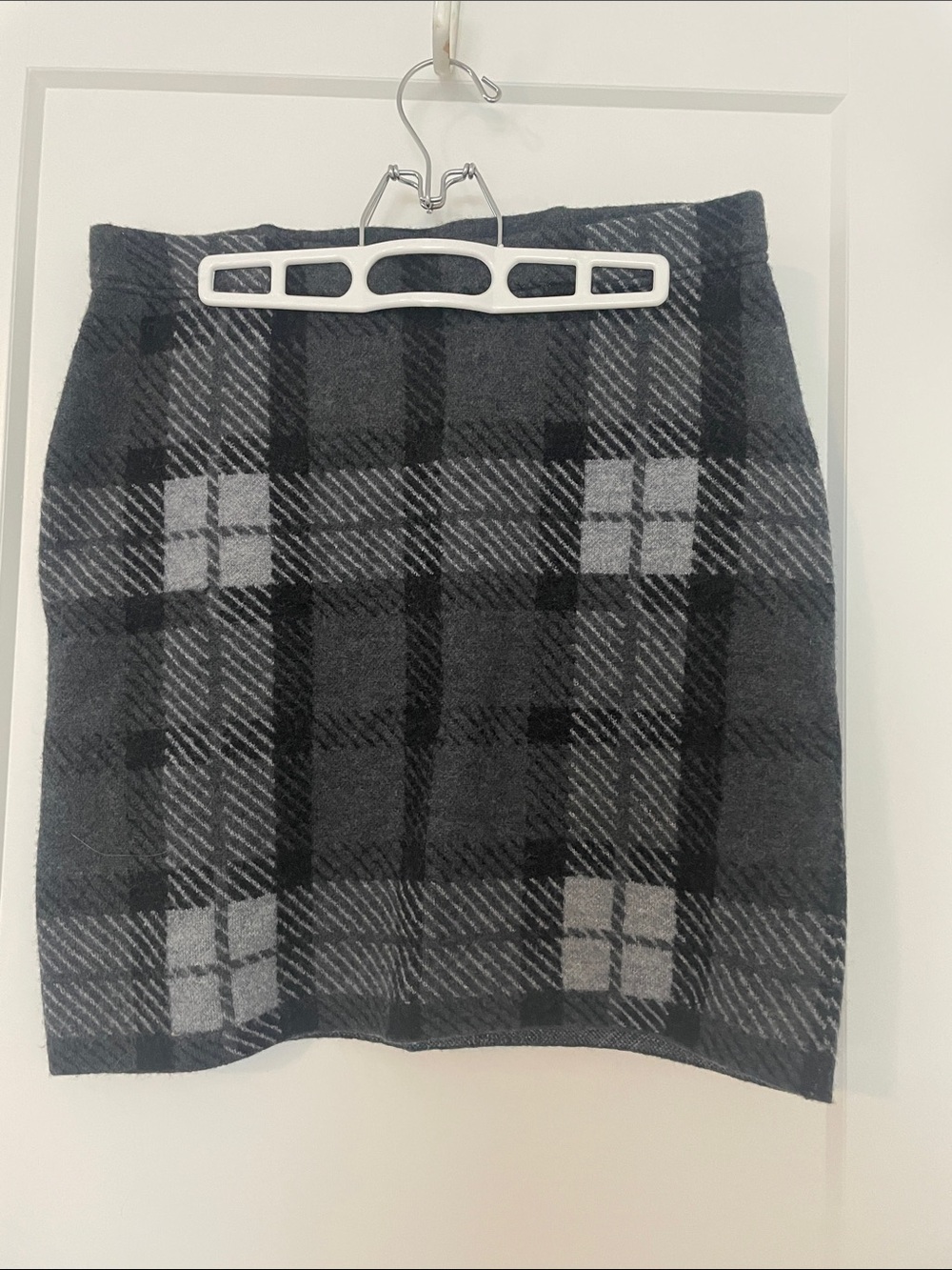 Charcoal Plaid Knit Mini Skirt - Black & Gray